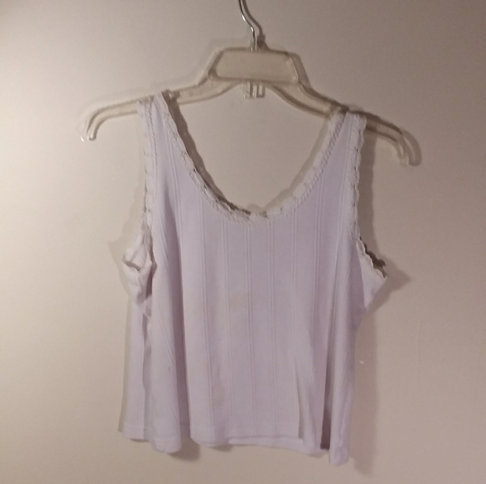 U418. Of the Moment. White tank top. Lace lg.
